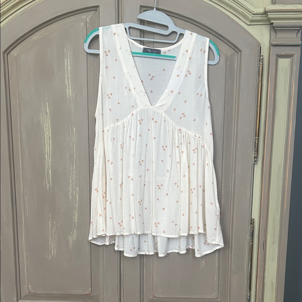 Lightweight White V-Neck Sleeveless Peplum Top